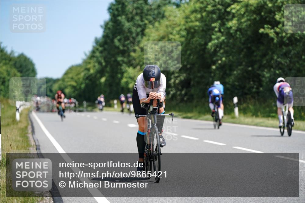 21.06.2026 - Viking Triathlon Michael Burmester http://msf.ph/oto/9865421 21.06.2026 11:58:02 Radfahren 54, 192, 275, 352, 430, 453, 523, 605, 667 meine-sportfotos.de