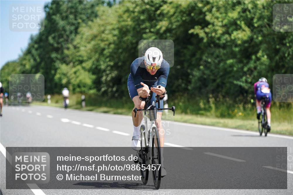 21.06.2026 - Viking Triathlon Michael Burmester http://msf.ph/oto/9865457 21.06.2026 11:58:28 Radfahren 5, 36, 36, 48, 139, 164, 192, 208, 208, 221, 223, 232, 251, 278, 312, 353, 358, 466, 494, 517, 563, 635, 654 meine-sportfotos.de