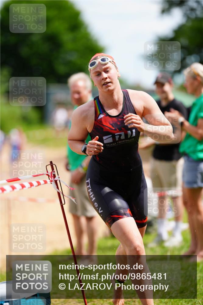 21.06.2026 - 29. Vierlanden-Triathlon LAZAROV Photography http://msf.ph/oto/9865481 21.06.2026 13:08:37 Schwimmen 1127, 1130, 1139 meine-sportfotos.de