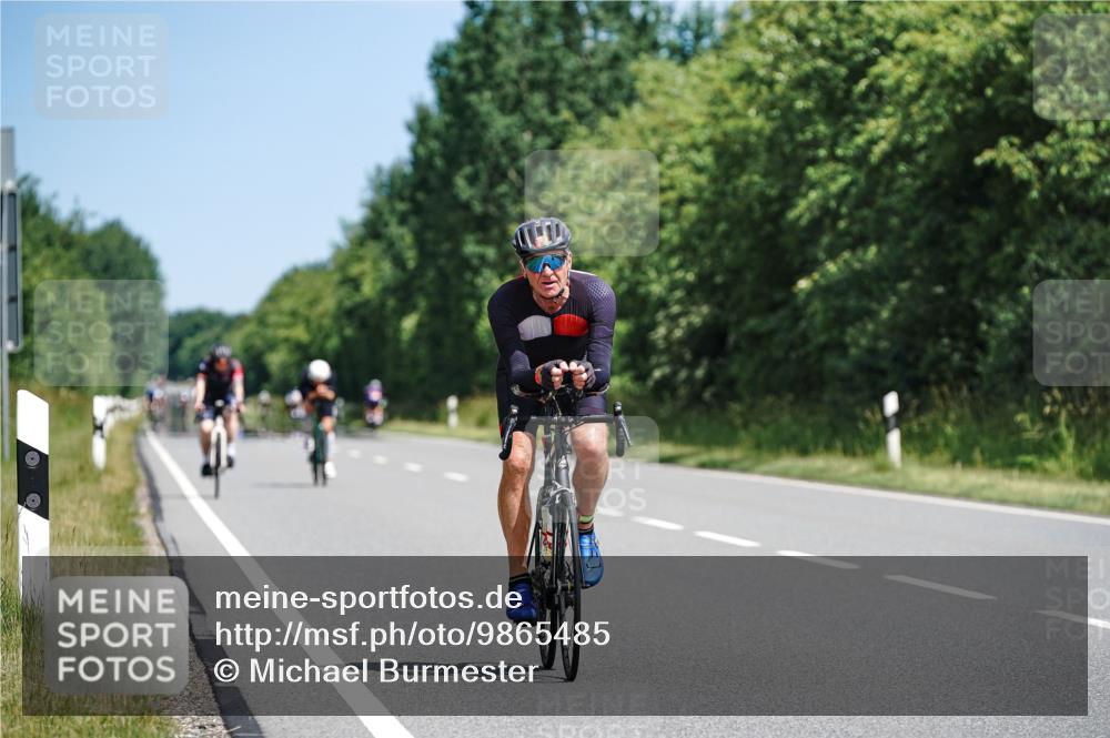 21.06.2026 - Viking Triathlon Michael Burmester http://msf.ph/oto/9865485 21.06.2026 11:58:45 Radfahren 31, 36, 105, 139, 164, 208, 230, 230, 278, 310, 330, 353, 358, 362, 371, 375, 551, 563, 635, 635 meine-sportfotos.de