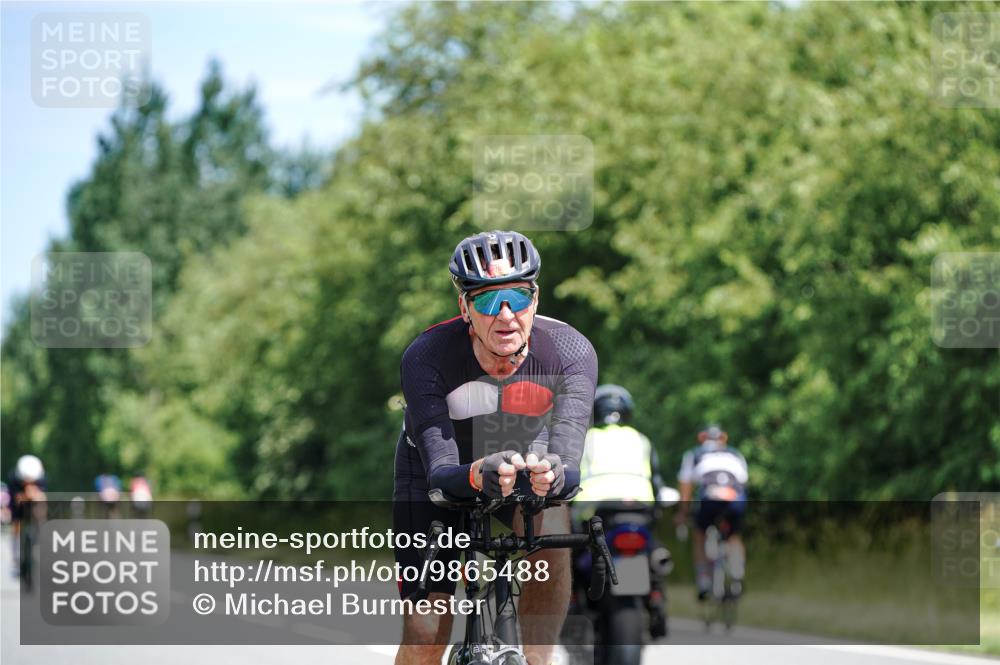 21.06.2026 - Viking Triathlon Michael Burmester http://msf.ph/oto/9865488 21.06.2026 11:58:46 Radfahren 31, 36, 105, 139, 164, 208, 230, 230, 278, 310, 330, 353, 358, 362, 371, 375, 551, 563, 635, 635 meine-sportfotos.de