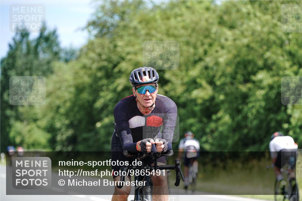 21.06.2026 - Viking Triathlon Michael Burmester http://msf.ph/oto/9865491 21.06.2026 11:58:46 Radfahren 31, 36, 105, 139, 164, 208, 230, 230, 278, 310, 330, 353, 358, 362, 371, 375, 551, 563, 635, 635 meine-sportfotos.de
