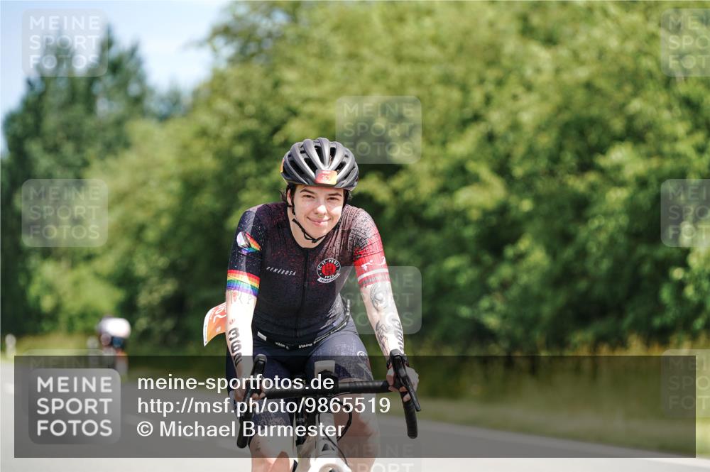 21.06.2026 - Viking Triathlon Michael Burmester http://msf.ph/oto/9865519 21.06.2026 11:58:52 Radfahren 31, 105, 139, 208, 230, 230, 310, 330, 358, 362, 371, 375, 444, 531, 551, 635, 635, 638 meine-sportfotos.de