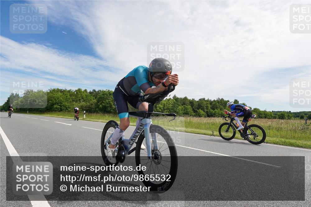 21.06.2026 - Viking Triathlon Michael Burmester http://msf.ph/oto/9865532 21.06.2026 11:10:18 Radfahren 85, 107, 169, 213, 318, 345, 376, 377, 389, 436, 436, 470, 497, 505, 527, 533, 533, 539, 574, 602 meine-sportfotos.de