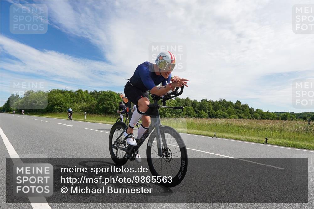 21.06.2026 - Viking Triathlon Michael Burmester http://msf.ph/oto/9865563 21.06.2026 11:12:15 Radfahren 29, 105, 208, 209, 218, 273, 326, 354, 359, 369, 563, 610 meine-sportfotos.de