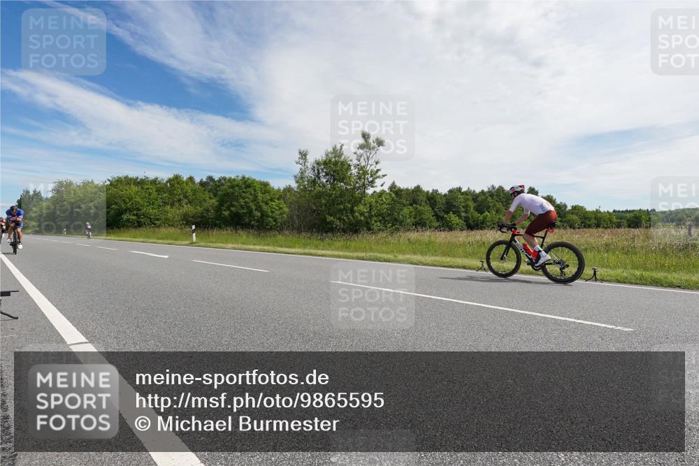 21.06.2026 - Viking Triathlon Michael Burmester http://msf.ph/oto/9865595 21.06.2026 11:14:48 Radfahren 14, 91, 116, 155, 223, 313, 317, 410, 453, 454, 523, 554, 554, 571, 639 meine-sportfotos.de