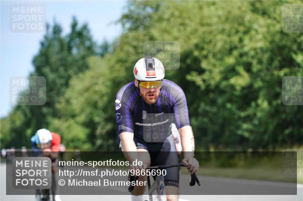 21.06.2026 - Viking Triathlon Michael Burmester http://msf.ph/oto/9865690 21.06.2026 12:00:34 Radfahren 42, 200, 285, 332, 404, 543, 554, 568, 604, 617, 623, 639, 639 meine-sportfotos.de