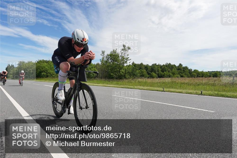 21.06.2026 - Viking Triathlon Michael Burmester http://msf.ph/oto/9865718 21.06.2026 11:19:06 Radfahren 1, 4, 13, 47, 221, 242, 295, 311, 372, 378, 449, 495, 536, 537, 541, 576, 613, 623, 629 meine-sportfotos.de