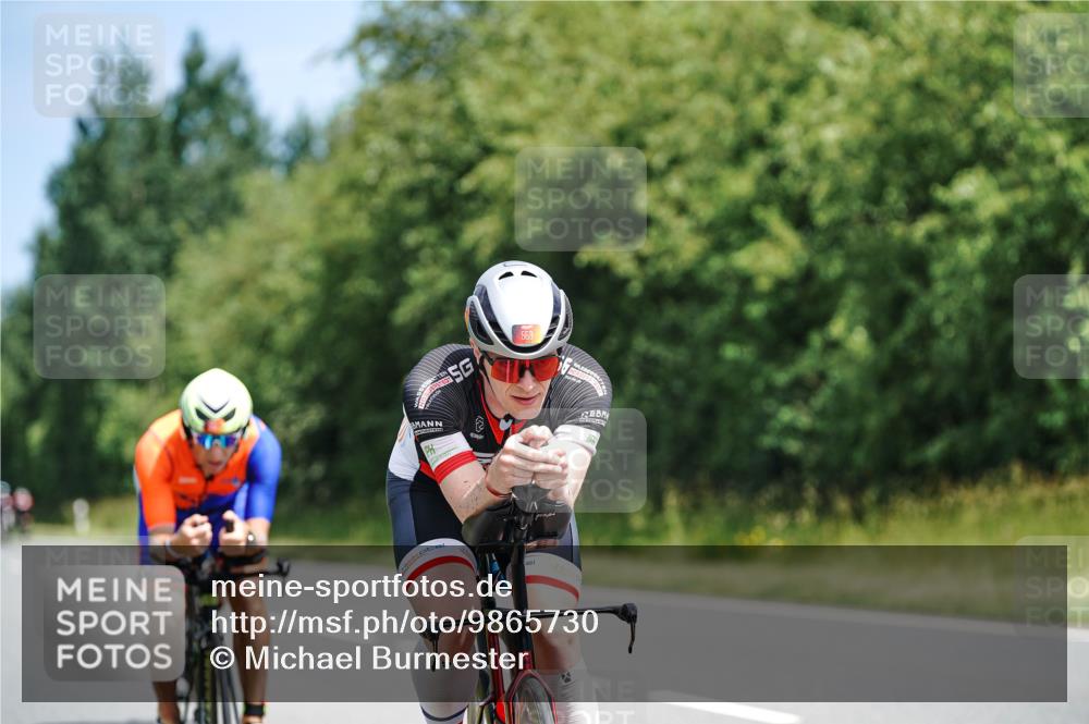 21.06.2026 - Viking Triathlon Michael Burmester http://msf.ph/oto/9865730 21.06.2026 12:00:41 Radfahren 42, 170, 200, 260, 285, 317, 332, 366, 404, 554, 554, 568, 604, 617, 623, 639 meine-sportfotos.de