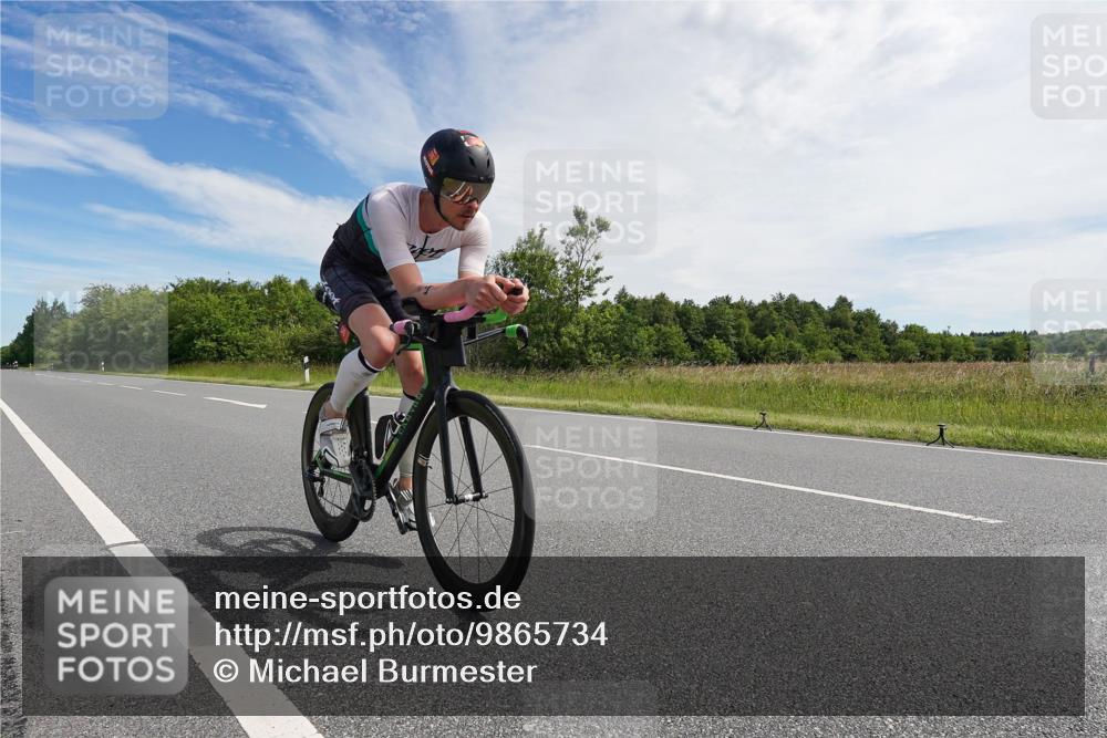 21.06.2026 - Viking Triathlon Michael Burmester http://msf.ph/oto/9865734 21.06.2026 11:19:09 Radfahren 1, 4, 13, 47, 221, 242, 295, 311, 372, 378, 449, 536, 537, 541, 576, 623, 629 meine-sportfotos.de