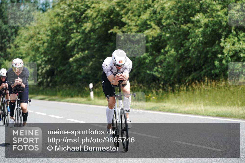 21.06.2026 - Viking Triathlon Michael Burmester http://msf.ph/oto/9865746 21.06.2026 12:01:04 Radfahren 30, 43, 82, 155, 170, 260, 260, 317, 323, 343, 366, 390, 391, 472, 548, 554, 555 meine-sportfotos.de