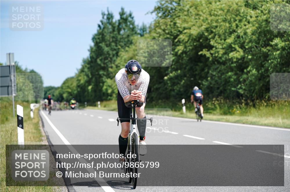 21.06.2026 - Viking Triathlon Michael Burmester http://msf.ph/oto/9865799 21.06.2026 12:01:11 Radfahren 30, 43, 82, 260, 323, 343, 390, 391, 472, 548, 555, 646 meine-sportfotos.de