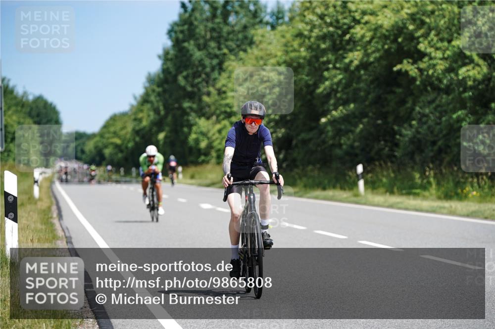 21.06.2026 - Viking Triathlon Michael Burmester http://msf.ph/oto/9865808 21.06.2026 12:01:21 Radfahren 13, 171, 390, 472, 540, 548, 555, 646 meine-sportfotos.de