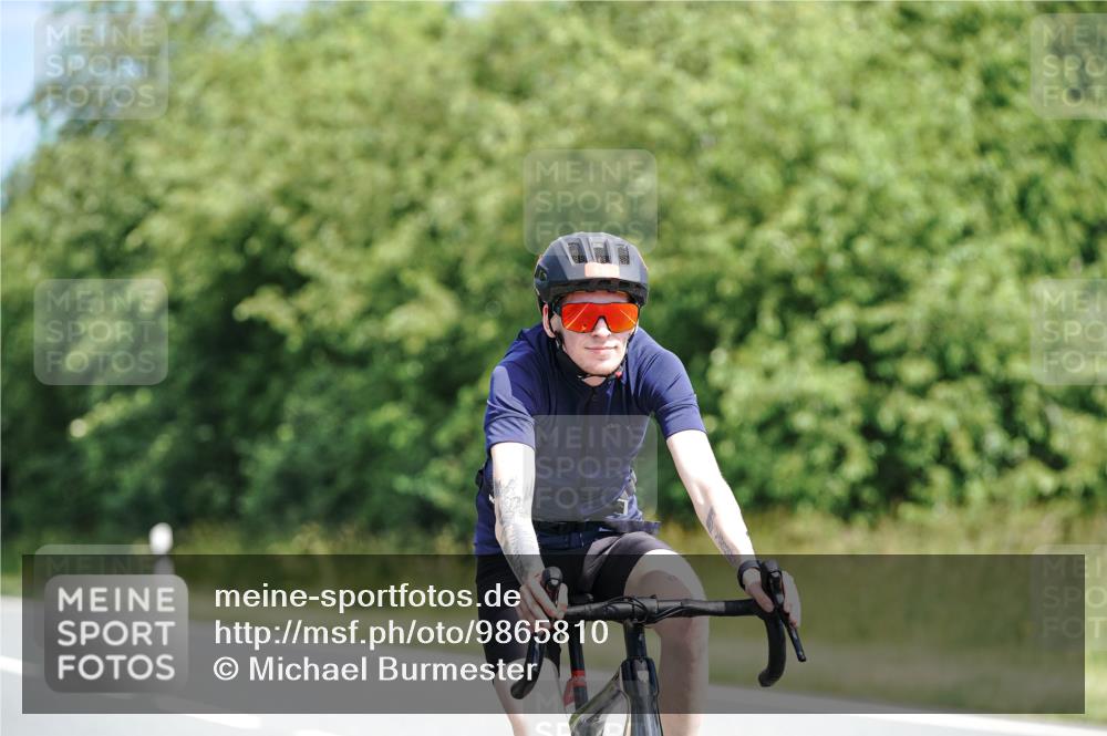 21.06.2026 - Viking Triathlon Michael Burmester http://msf.ph/oto/9865810 21.06.2026 12:01:22 Radfahren 13, 171, 390, 472, 540, 548, 555, 646, 648 meine-sportfotos.de