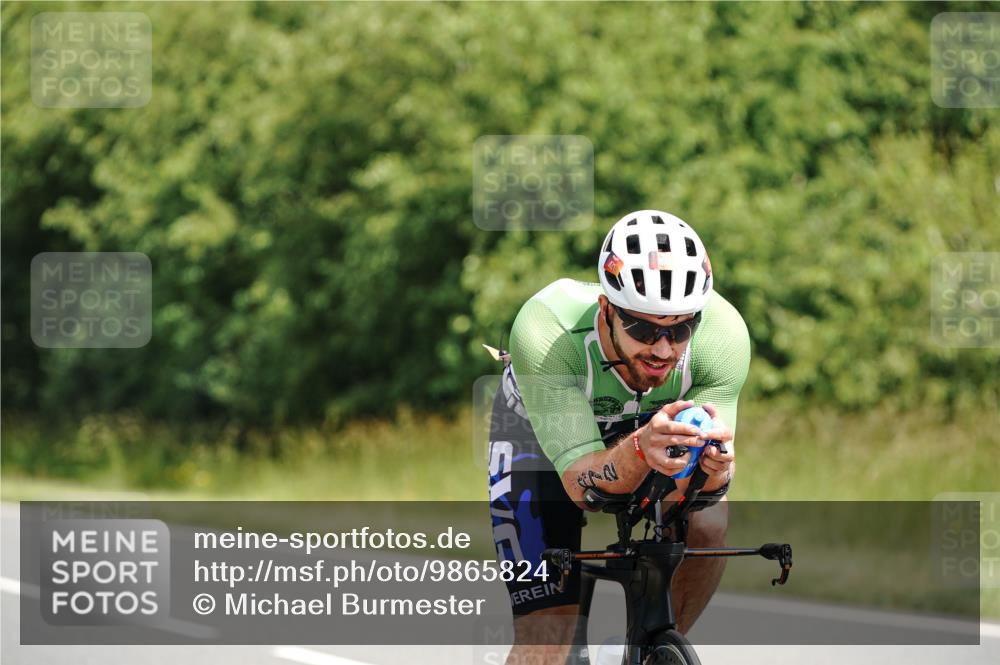21.06.2026 - Viking Triathlon Michael Burmester http://msf.ph/oto/9865824 21.06.2026 12:01:25 Radfahren 13, 171, 196, 206, 390, 472, 540, 555, 646, 648 meine-sportfotos.de
