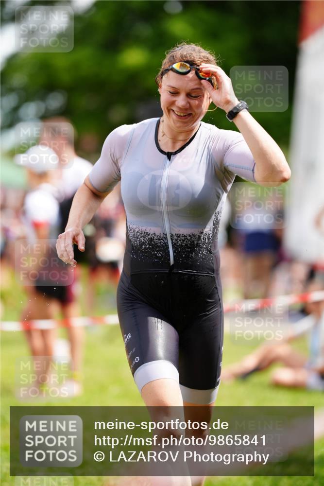 21.06.2026 - 29. Vierlanden-Triathlon LAZAROV Photography http://msf.ph/oto/9865841 21.06.2026 13:14:27 Schwimmen 1142, 1144 meine-sportfotos.de