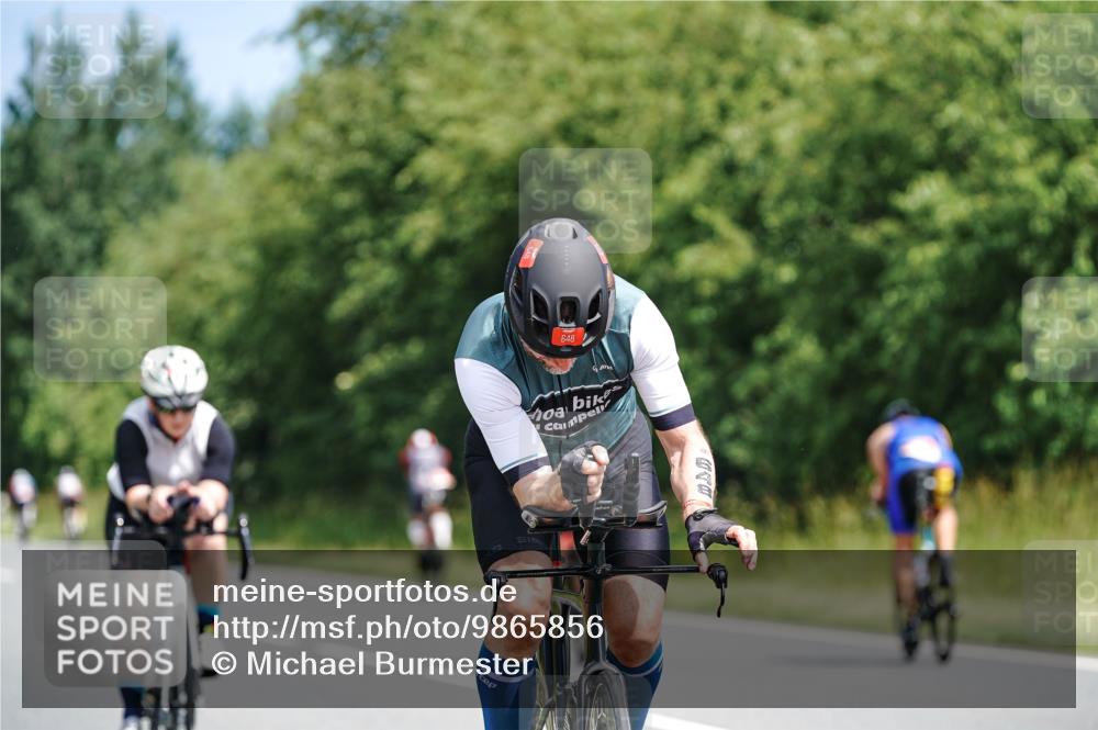 21.06.2026 - Viking Triathlon Michael Burmester http://msf.ph/oto/9865856 21.06.2026 12:01:42 Radfahren 13, 124, 171, 196, 206, 322, 540, 648 meine-sportfotos.de