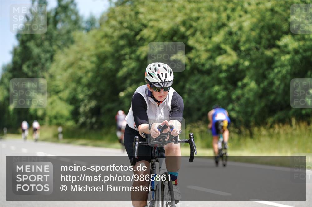 21.06.2026 - Viking Triathlon Michael Burmester http://msf.ph/oto/9865861 21.06.2026 12:01:42 Radfahren 13, 124, 171, 196, 206, 322, 540, 648 meine-sportfotos.de
