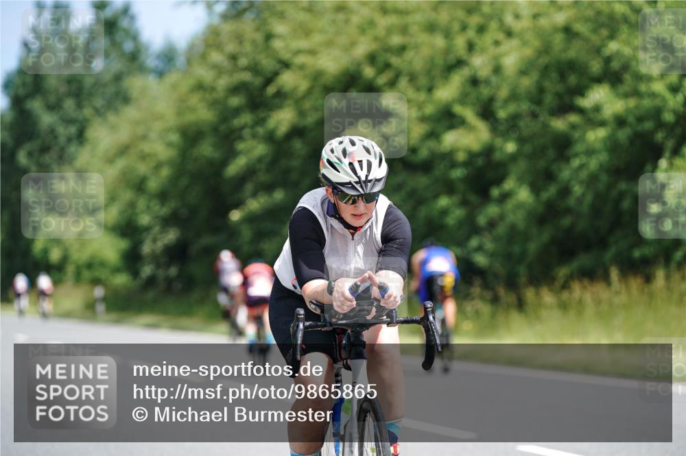 21.06.2026 - Viking Triathlon Michael Burmester http://msf.ph/oto/9865865 21.06.2026 12:01:43 Radfahren 13, 124, 171, 196, 206, 322, 540, 648 meine-sportfotos.de