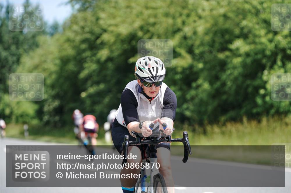 21.06.2026 - Viking Triathlon Michael Burmester http://msf.ph/oto/9865870 21.06.2026 12:01:43 Radfahren 13, 124, 171, 196, 206, 322, 540, 648 meine-sportfotos.de