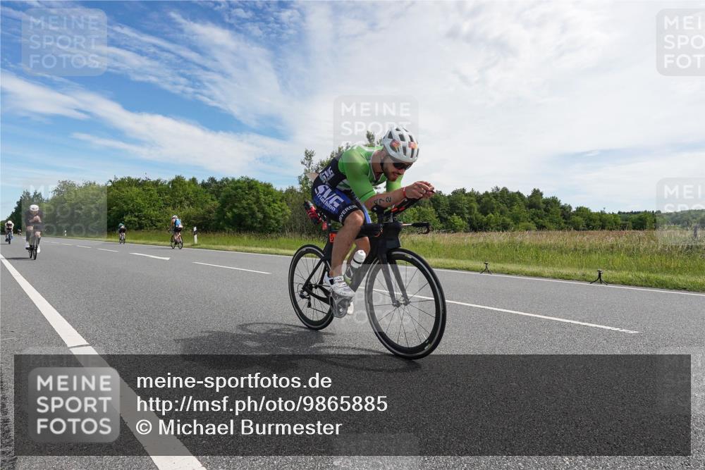 21.06.2026 - Viking Triathlon Michael Burmester http://msf.ph/oto/9865885 21.06.2026 11:20:34 Radfahren 2, 19, 21, 73, 100, 170, 200, 391, 404, 472, 509, 543, 561, 568 meine-sportfotos.de