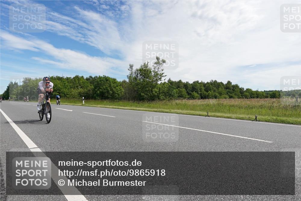 21.06.2026 - Viking Triathlon Michael Burmester http://msf.ph/oto/9865918 21.06.2026 11:20:44 Radfahren 100, 102, 170, 200, 237, 404, 498, 561, 568 meine-sportfotos.de