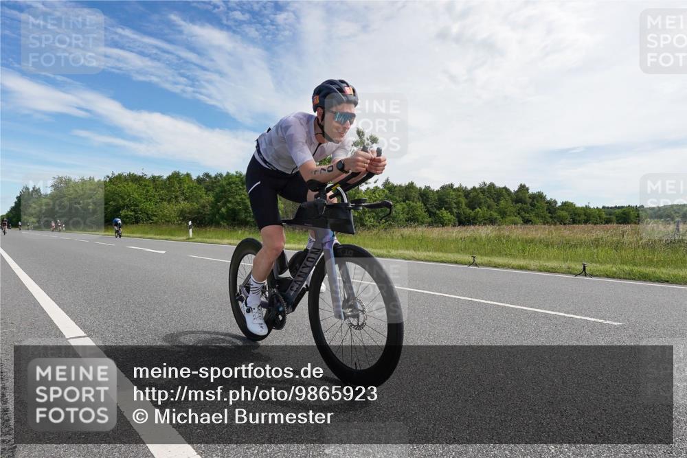 21.06.2026 - Viking Triathlon Michael Burmester http://msf.ph/oto/9865923 21.06.2026 11:20:44 Radfahren 100, 102, 170, 200, 237, 404, 498, 561, 568 meine-sportfotos.de