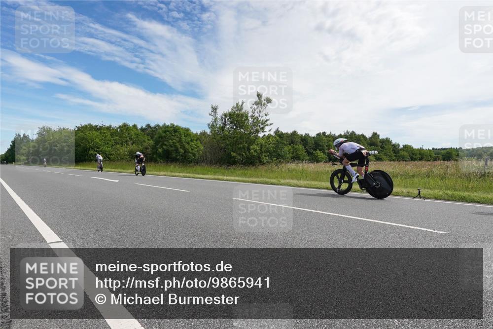 21.06.2026 - Viking Triathlon Michael Burmester http://msf.ph/oto/9865941 21.06.2026 11:21:03 Radfahren 7, 7, 25, 283, 307, 342, 374, 433, 517, 547, 575, 606, 667 meine-sportfotos.de