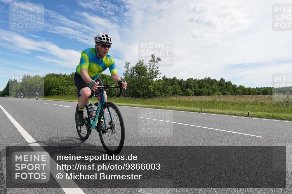 21.06.2026 - Viking Triathlon Michael Burmester http://msf.ph/oto/9866003 21.06.2026 11:21:47 Radfahren 24, 26, 51, 76, 92, 171, 269, 298, 328, 640 meine-sportfotos.de