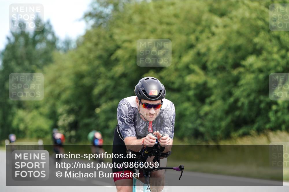 21.06.2026 - Viking Triathlon Michael Burmester http://msf.ph/oto/9866059 21.06.2026 12:03:28 Radfahren 65, 66, 74, 101, 102, 103, 161, 176, 194, 238, 247, 257, 261, 270, 270, 271, 287, 331, 426, 463, 475, 565, 569, 606, 631 meine-sportfotos.de