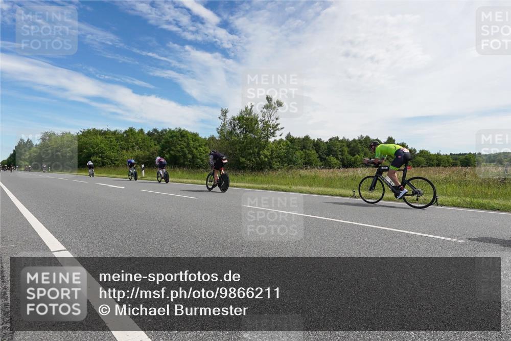 21.06.2026 - Viking Triathlon Michael Burmester http://msf.ph/oto/9866211 21.06.2026 11:24:37 Radfahren 55, 64, 68, 89, 117, 182, 182, 199, 255, 267, 386, 397, 424, 490, 545, 612, 634 meine-sportfotos.de