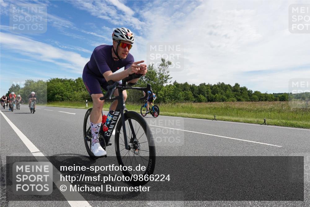 21.06.2026 - Viking Triathlon Michael Burmester http://msf.ph/oto/9866224 21.06.2026 11:24:43 Radfahren 55, 64, 68, 117, 182, 199, 255, 267, 386, 397, 413, 424, 490, 545, 612, 634 meine-sportfotos.de