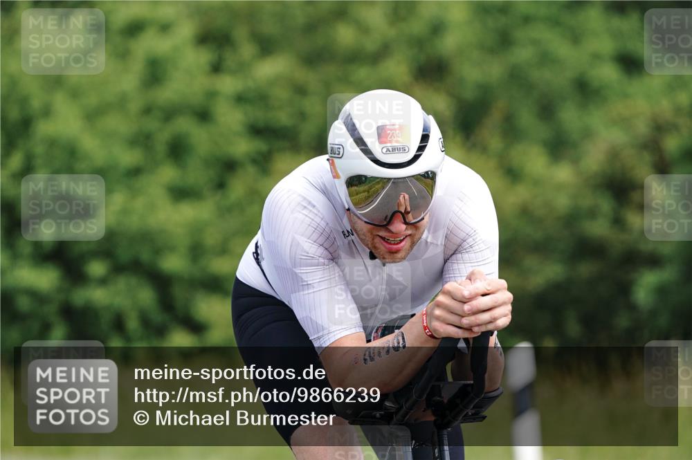 21.06.2026 - Viking Triathlon Michael Burmester http://msf.ph/oto/9866239 21.06.2026 12:05:29 Radfahren 16, 41, 53, 56, 86, 94, 132, 136, 165, 189, 198, 219, 239, 256, 304, 304, 364, 382, 407, 429, 442, 456, 474, 546, 571, 634, 668 meine-sportfotos.de