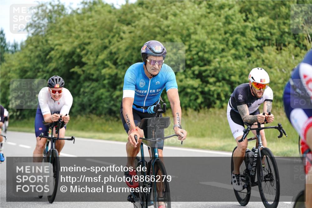 21.06.2026 - Viking Triathlon Michael Burmester http://msf.ph/oto/9866279 21.06.2026 12:05:32 Radfahren 16, 41, 53, 56, 86, 94, 132, 136, 165, 189, 198, 219, 239, 256, 289, 304, 364, 382, 407, 429, 442, 456, 474, 546, 571, 634, 668 meine-sportfotos.de