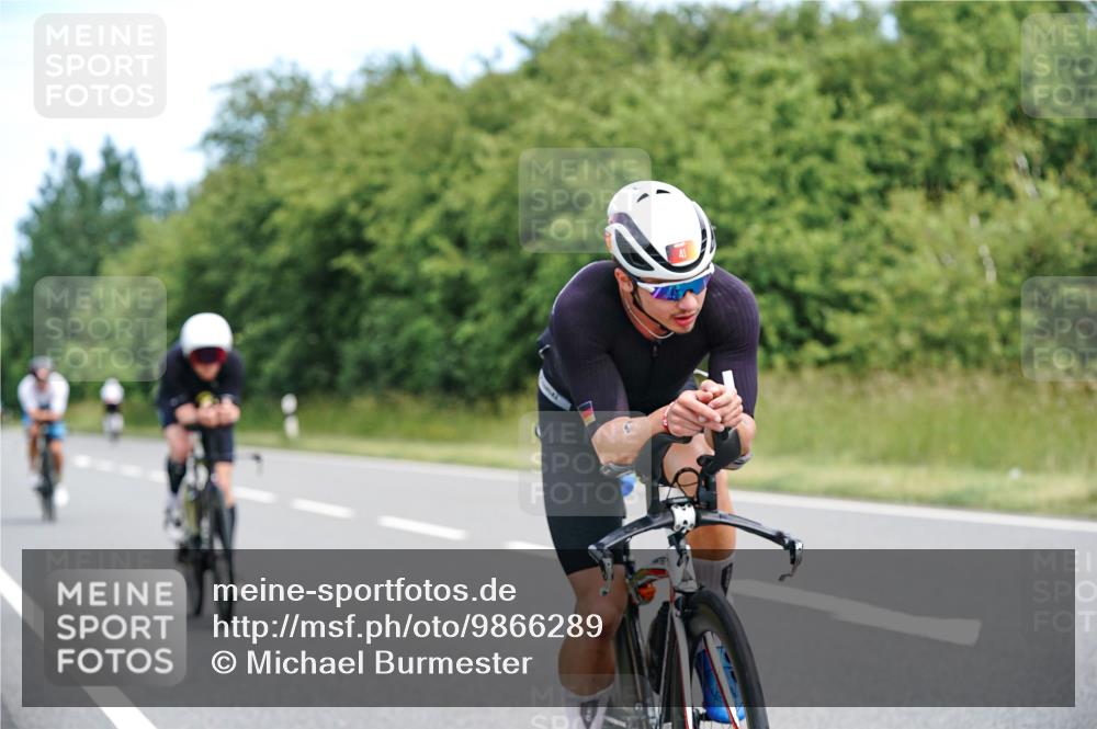 21.06.2026 - Viking Triathlon Michael Burmester http://msf.ph/oto/9866289 21.06.2026 12:05:34 Radfahren 16, 41, 53, 56, 86, 94, 132, 136, 165, 189, 198, 219, 239, 256, 282, 289, 304, 364, 382, 407, 429, 442, 456, 546, 571, 634, 668, 670 meine-sportfotos.de