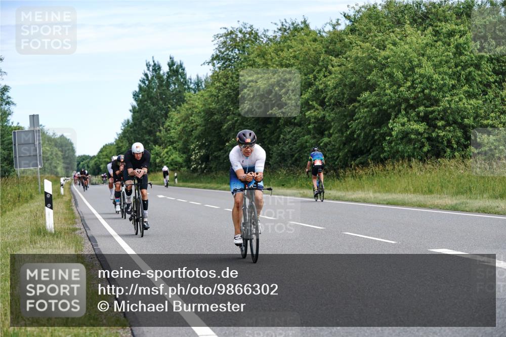 21.06.2026 - Viking Triathlon Michael Burmester http://msf.ph/oto/9866302 21.06.2026 12:05:35 Radfahren 16, 41, 53, 56, 86, 94, 132, 136, 165, 189, 198, 219, 239, 256, 282, 289, 304, 364, 382, 407, 429, 442, 456, 546, 634, 668, 670 meine-sportfotos.de