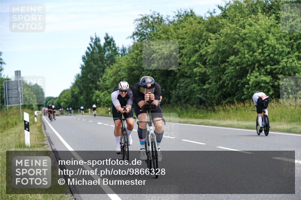 21.06.2026 - Viking Triathlon Michael Burmester http://msf.ph/oto/9866328 21.06.2026 12:05:37 Radfahren 16, 41, 53, 56, 58, 86, 94, 132, 136, 165, 189, 198, 219, 239, 256, 282, 289, 304, 364, 382, 407, 429, 442, 456, 546, 634, 668, 670 meine-sportfotos.de