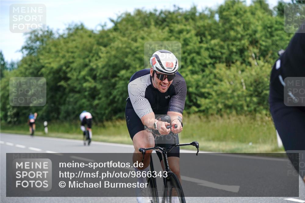 21.06.2026 - Viking Triathlon Michael Burmester http://msf.ph/oto/9866343 21.06.2026 12:05:38 Radfahren 16, 41, 53, 56, 58, 86, 94, 132, 136, 165, 198, 219, 256, 282, 289, 304, 364, 382, 407, 429, 442, 456, 546, 634, 668, 670 meine-sportfotos.de