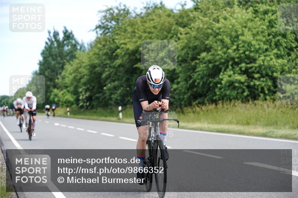 21.06.2026 - Viking Triathlon Michael Burmester http://msf.ph/oto/9866352 21.06.2026 12:05:45 Radfahren 16, 56, 58, 165, 198, 256, 282, 289, 382, 546, 625, 670 meine-sportfotos.de