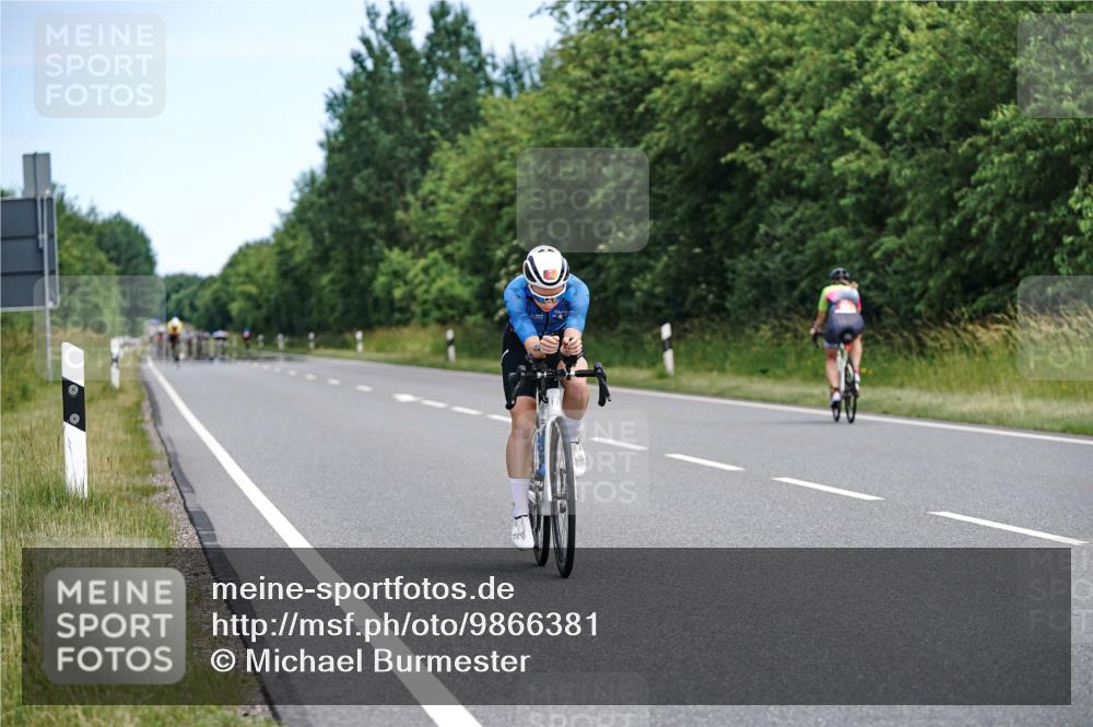 21.06.2026 - Viking Triathlon Michael Burmester http://msf.ph/oto/9866381 21.06.2026 12:06:06 Radfahren 26, 38, 218, 455, 532, 625 meine-sportfotos.de