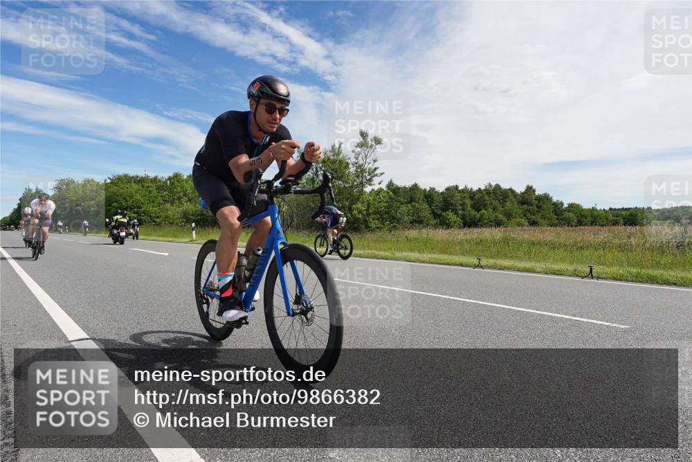 21.06.2026 - Viking Triathlon Michael Burmester http://msf.ph/oto/9866382 21.06.2026 11:26:32 Radfahren 77, 99, 141, 429, 442, 462, 546, 560 meine-sportfotos.de