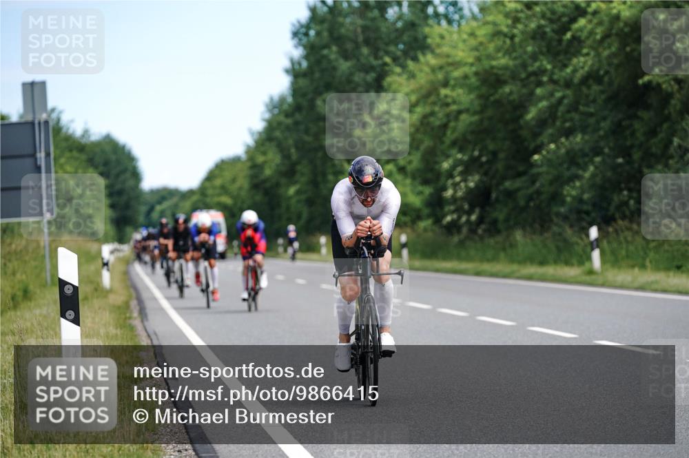 21.06.2026 - Viking Triathlon Michael Burmester http://msf.ph/oto/9866415 21.06.2026 12:07:11 Radfahren 44, 60, 166, 212, 245, 267, 316, 348, 387, 419, 562, 608, 615 meine-sportfotos.de