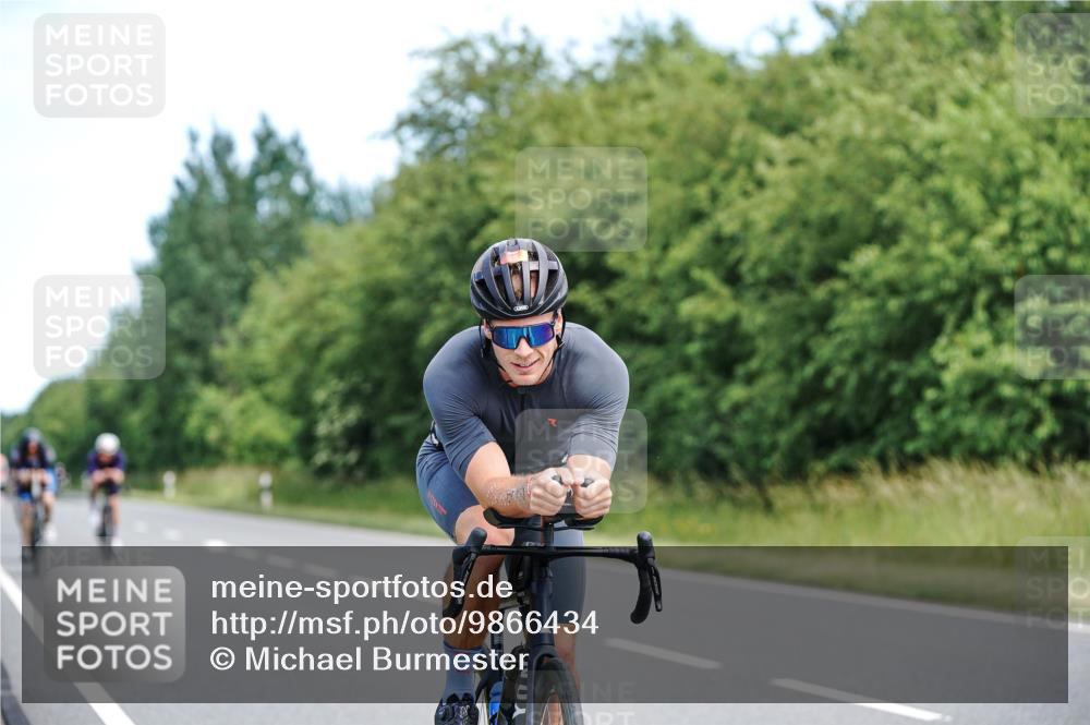 21.06.2026 - Viking Triathlon Michael Burmester http://msf.ph/oto/9866434 21.06.2026 12:07:19 Radfahren 44, 60, 97, 118, 163, 166, 212, 226, 245, 267, 316, 348, 387, 419, 562, 608, 615 meine-sportfotos.de
