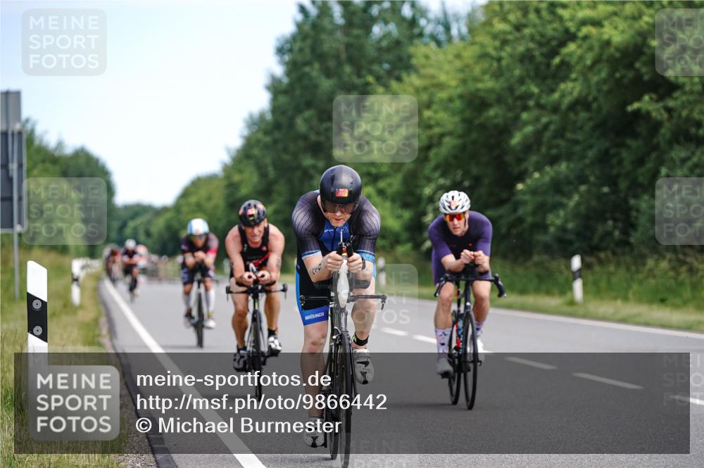 21.06.2026 - Viking Triathlon Michael Burmester http://msf.ph/oto/9866442 21.06.2026 12:07:22 Radfahren 44, 60, 97, 118, 163, 166, 226, 245, 267, 316, 387, 419, 562, 562, 608 meine-sportfotos.de