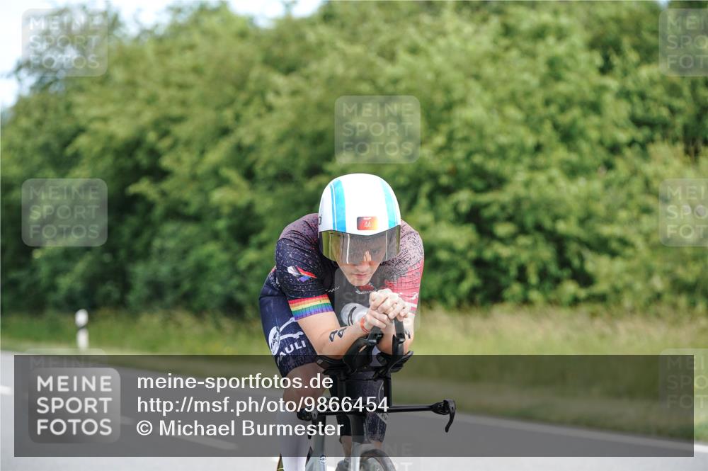 21.06.2026 - Viking Triathlon Michael Burmester http://msf.ph/oto/9866454 21.06.2026 12:07:26 Radfahren 44, 97, 118, 163, 166, 226, 245, 245, 267, 316, 387, 419, 562, 562 meine-sportfotos.de