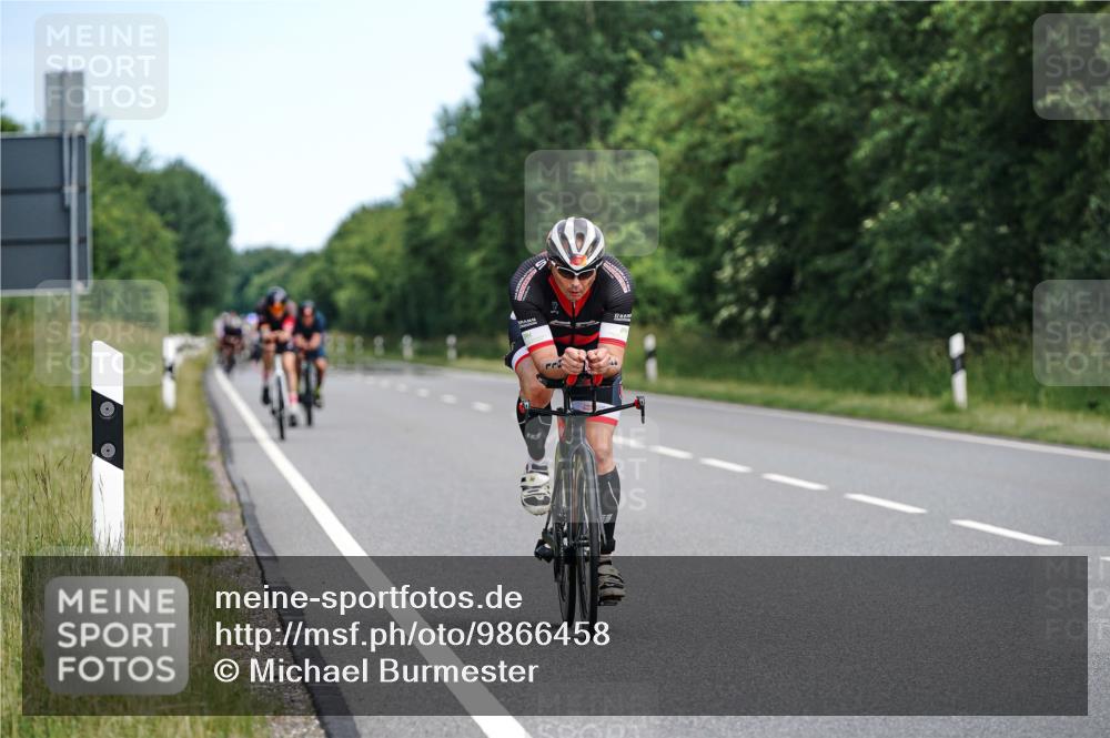 21.06.2026 - Viking Triathlon Michael Burmester http://msf.ph/oto/9866458 21.06.2026 12:07:30 Radfahren 44, 90, 97, 118, 163, 211, 226, 245, 245, 267, 387, 419, 562, 562, 621 meine-sportfotos.de