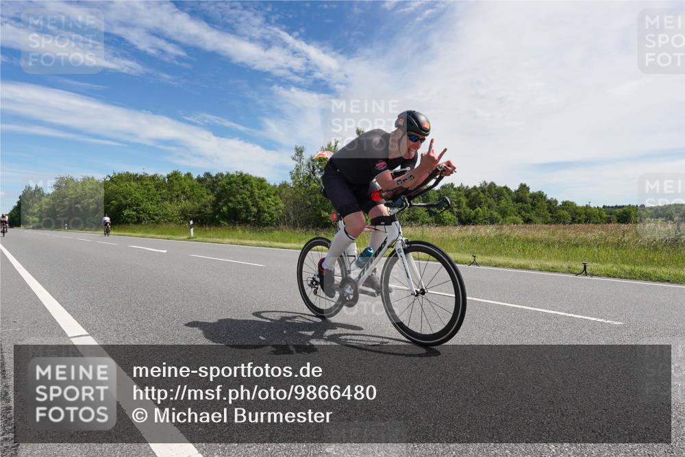 21.06.2026 - Viking Triathlon Michael Burmester http://msf.ph/oto/9866480 21.06.2026 11:28:00 Radfahren 38, 72, 95, 122, 186, 315, 355, 357, 422, 438, 439, 450, 670 meine-sportfotos.de