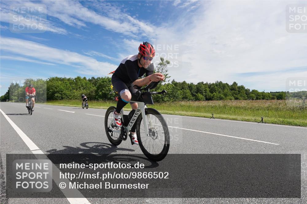 21.06.2026 - Viking Triathlon Michael Burmester http://msf.ph/oto/9866502 21.06.2026 11:28:17 Radfahren 95, 241, 259, 355, 439, 559, 655 meine-sportfotos.de