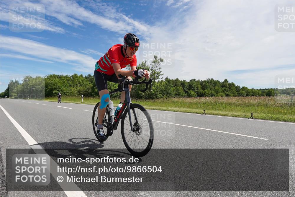 21.06.2026 - Viking Triathlon Michael Burmester http://msf.ph/oto/9866504 21.06.2026 11:28:17 Radfahren 95, 241, 259, 355, 439, 559, 655 meine-sportfotos.de