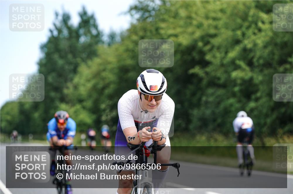 21.06.2026 - Viking Triathlon Michael Burmester http://msf.ph/oto/9866506 21.06.2026 12:08:20 Radfahren 37, 138, 295, 305, 410, 411, 490, 622, 652 meine-sportfotos.de